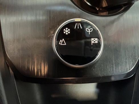 Used 2024 Nissan Rogue SL image 10