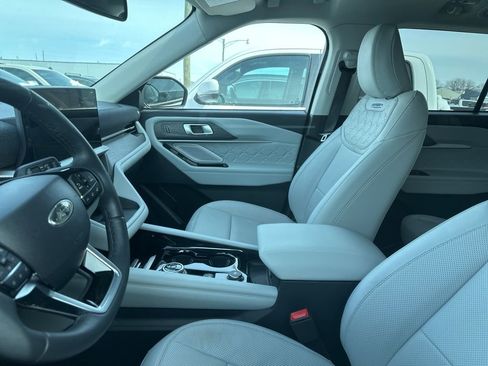 Used 2025 Ford Explorer Platinum w/ Ultimate Package image 6