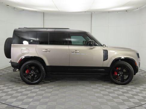 Used 2023 Land Rover Defender 110 X-Dynamic SE image 4