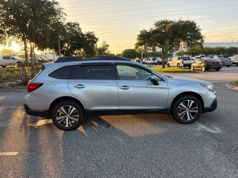 Used 2018 Subaru Outback 2.5i Limited AWD/4WD image 4