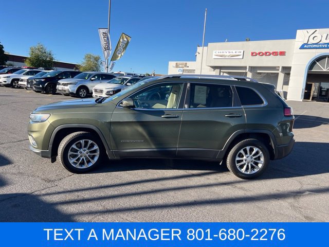Used 2019 Jeep Cherokee Latitude w/ Cold Weather Group FWD image 2
