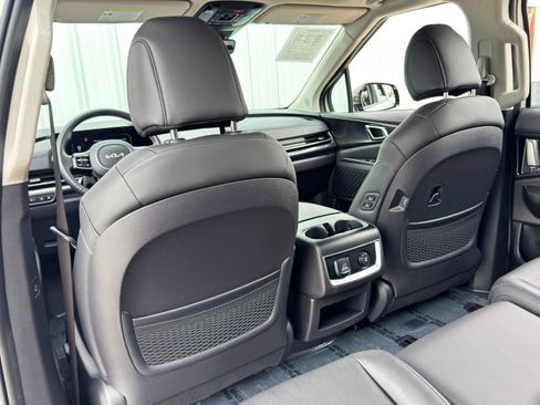 Used 2025 Kia Carnival SX w/ SX Dark Edition Package image 36