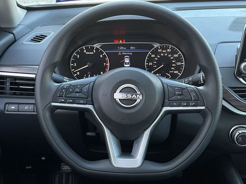 Used 2025 Nissan Altima 2.5 SV image 20