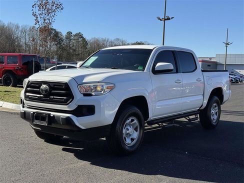 Used 2018 Toyota Tacoma SR w/ SR Convenience Package image 24