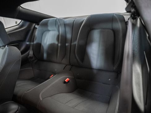Used 2018 Ford Mustang Coupe RWD image 33