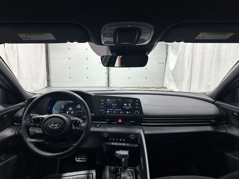 Used 2025 Hyundai Elantra Sport image 34