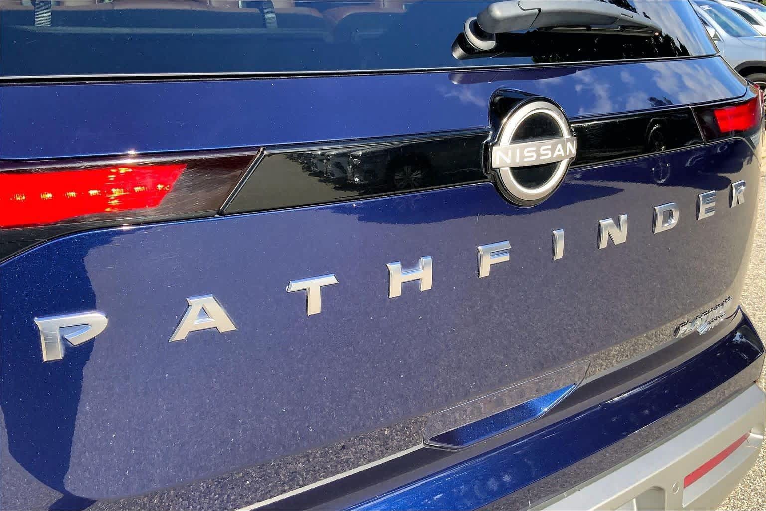 Used 2023 Nissan Pathfinder Platinum AWD/4WD image 10
