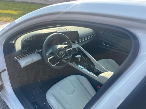 Used 2023 Hyundai Elantra Limited w/ Cargo Package image 9