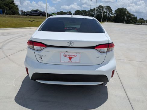Used 2021 Toyota Corolla LE image 6