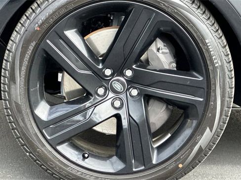 New 2025 Land Rover Discovery Dynamic SE image 26