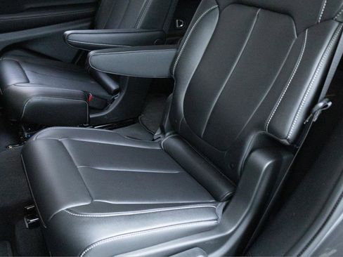 Used 2024 Jeep Grand Cherokee L Limited AWD/4WD image 25