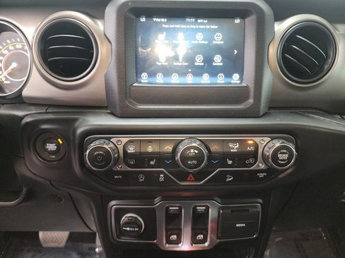Used 2019 Jeep Wrangler Sport AWD/4WD image 17