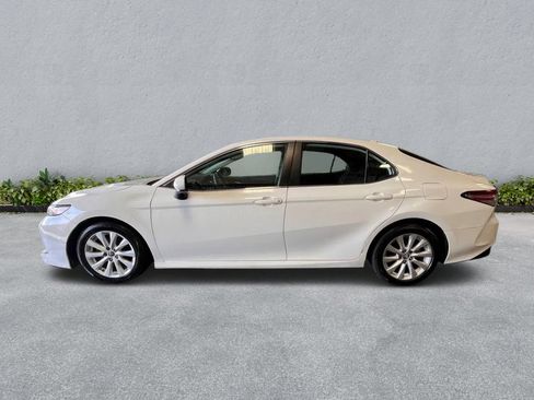 Used 2020 Toyota Camry LE FWD image 9