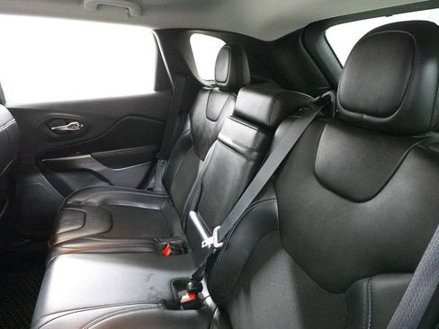 Used 2019 Jeep Cherokee Latitude Plus w/ Cold Weather Group image 25