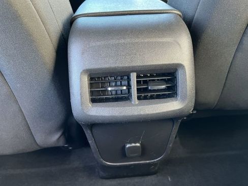 Used 2018 Chevrolet Equinox LT image 23