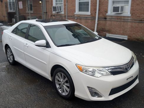 Used 2014 Toyota Camry XLE w/ Leather Package image 24
