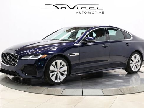 Used 2022 Jaguar XF R-Dynamic SE image 1