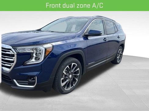 Used 2022 GMC Terrain SLT w/ Infotainment Package II AWD/4WD image 13