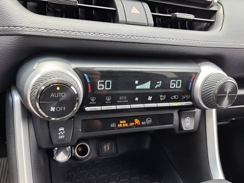 Used 2024 Toyota RAV4 XLE FWD image 24
