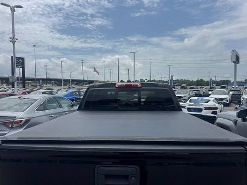 Used 2018 Chevrolet Colorado Z71 w/ Z71 Midnight Edition AWD/4WD image 9