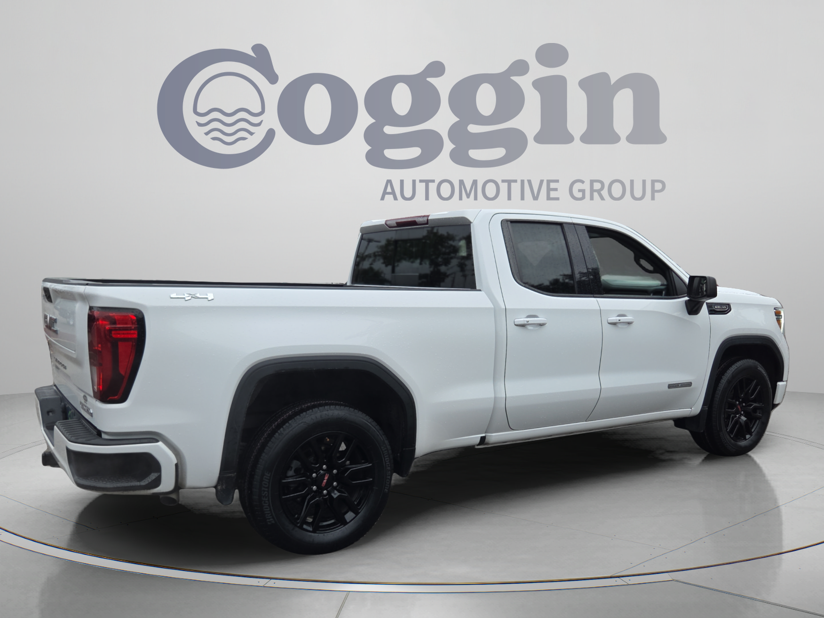 Used 2022 GMC Sierra 1500 Elevation w/ Preferred Package AWD/4WD image 5