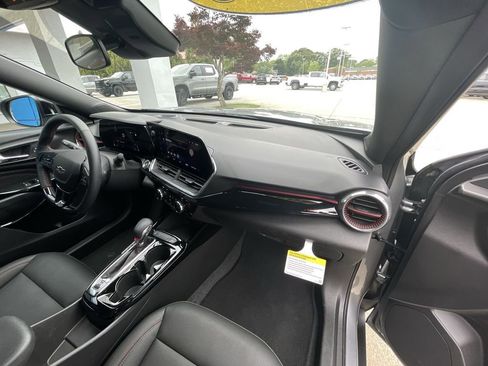 Certified 2025 Chevrolet Trax RS w/ Driver Confidence Package FWD image 27