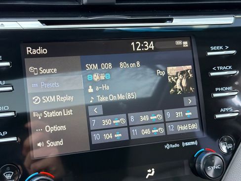 Used 2020 Toyota Camry SE w/ Sunroof Package image 23