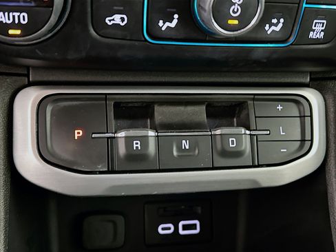 Used 2023 GMC Acadia SLT w/ Elevation Edition image 25