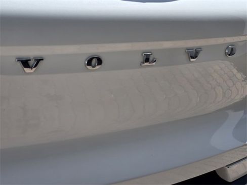 Certified 2023 Volvo XC40 B4 Plus w/ Protection Package Premier image 9