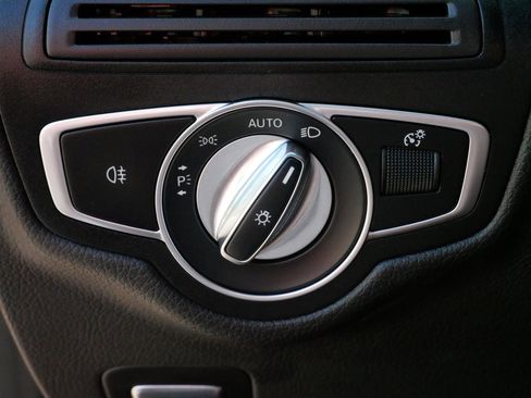 Used 2022 Mercedes-Benz GLC 300 4MATIC image 27