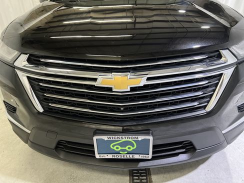 Used 2023 Chevrolet Traverse LT w/ LT Premium Package AWD/4WD image 4