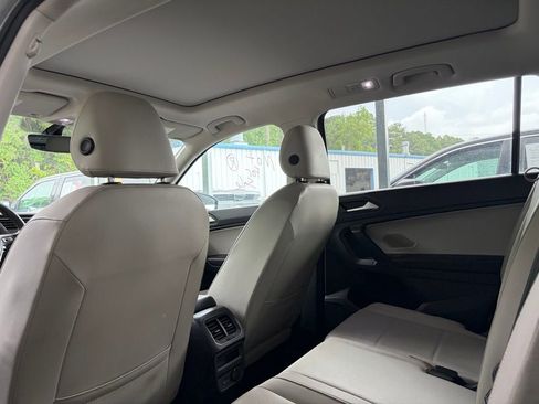 Used 2021 Volkswagen Tiguan SE w/ Panoramic Sunroof Package FWD image 7