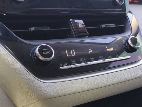 Used 2020 Toyota Corolla LE FWD image 20