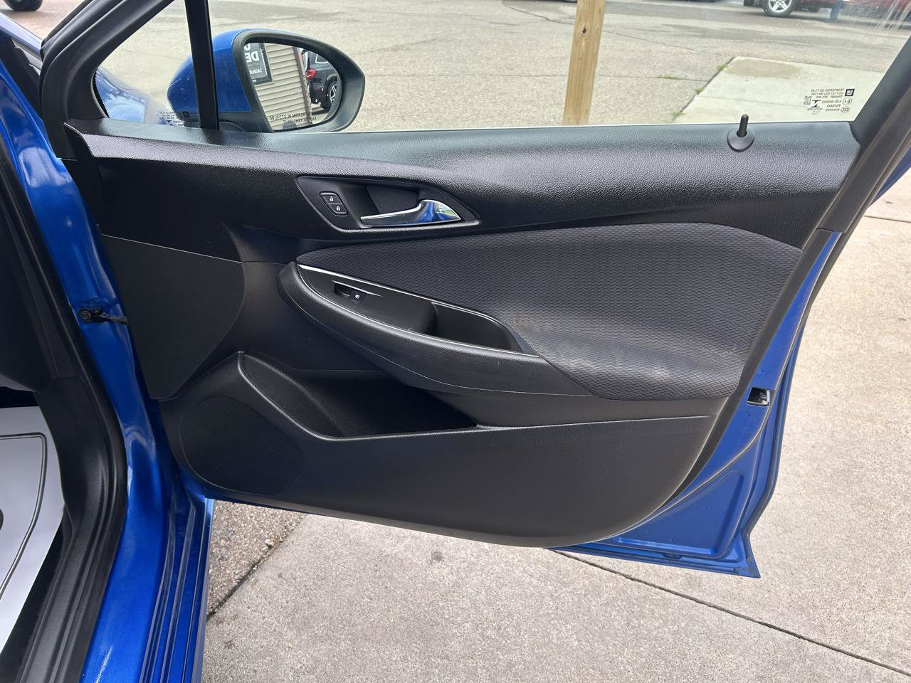 Used 2018 Chevrolet Cruze LT w/ Convenience Package FWD image 16