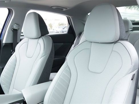 New 2026 Hyundai Elantra Limited image 10