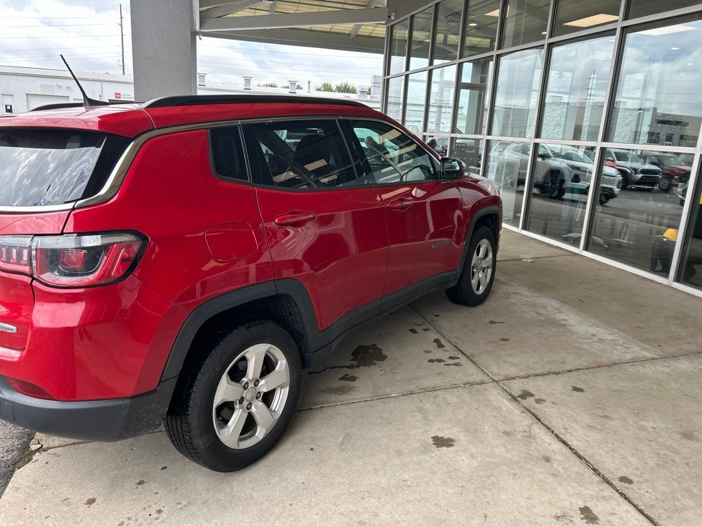 Used 2019 Jeep Compass Latitude w/ Popular Equipment Group AWD/4WD image 5