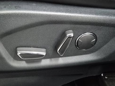 Used 2018 Ford Explorer XLT w/ Equipment Group 202A image 23