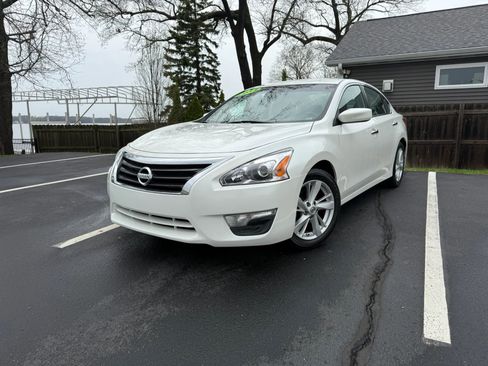 Used 2013 Nissan Altima 2.5 SV image 1