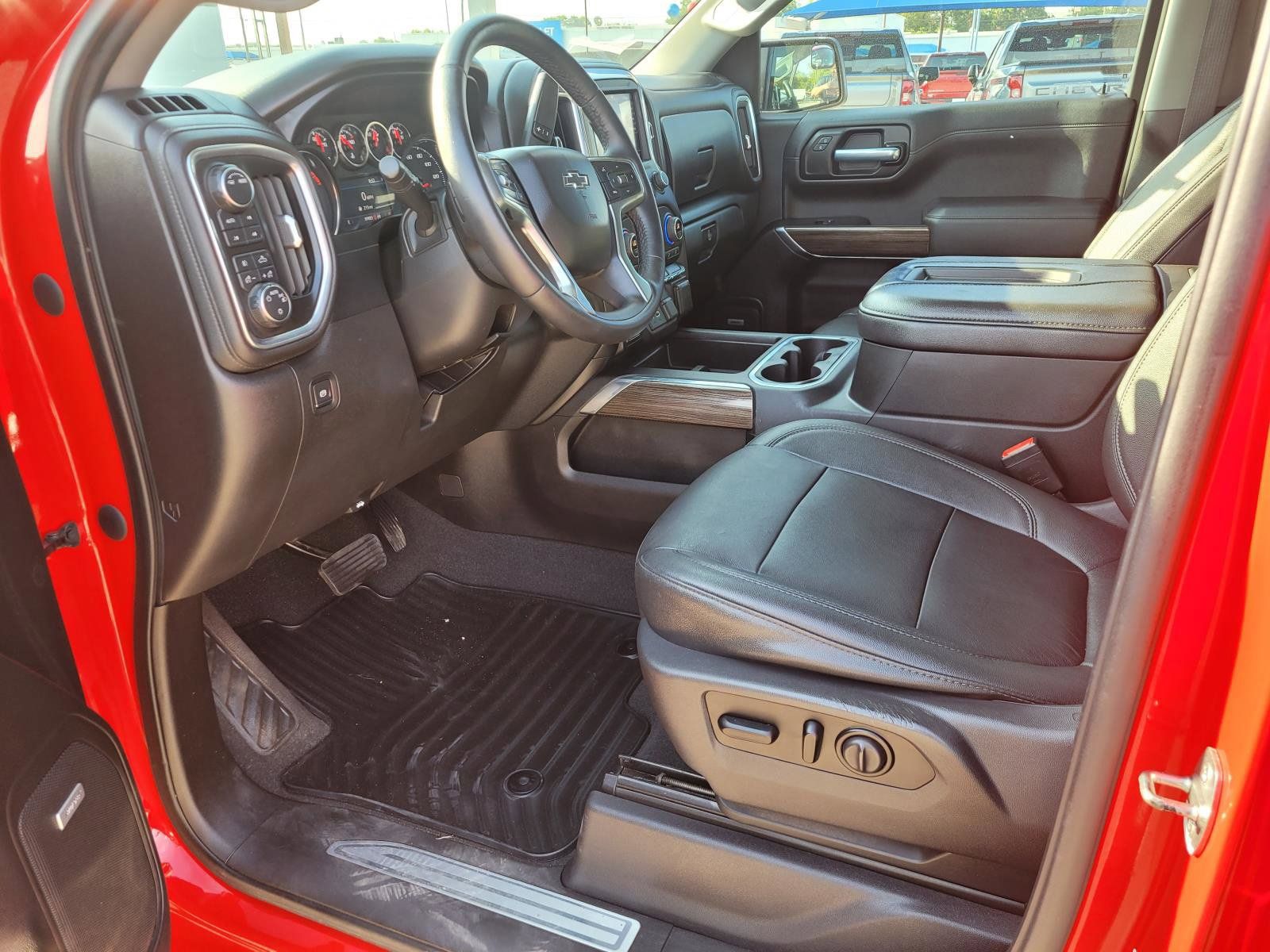 Used 2021 Chevrolet Silverado 1500 RST w/ Convenience Package II AWD/4WD image 2