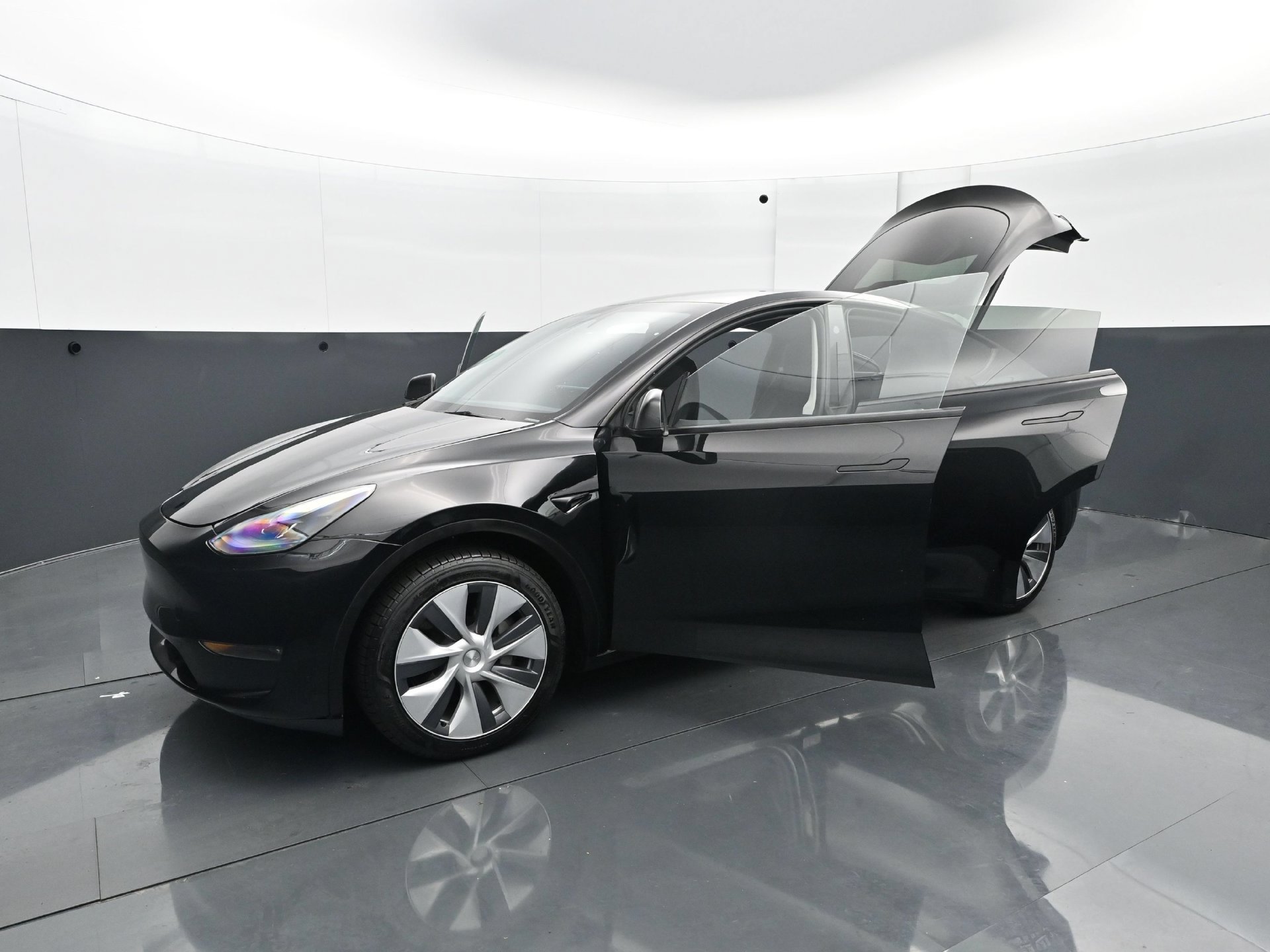 Used 2023 Tesla Model Y Long Range AWD/4WD image 30