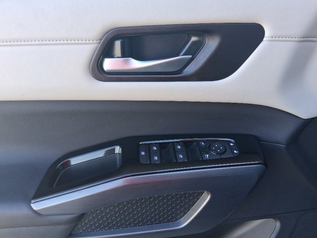 Certified 2025 Nissan Pathfinder SL FWD image 10