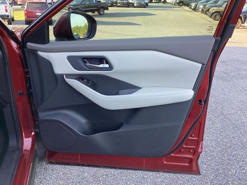 Used 2025 Nissan Rogue SV FWD image 7
