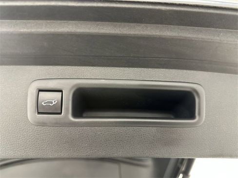 Used 2023 Toyota Highlander LE image 26