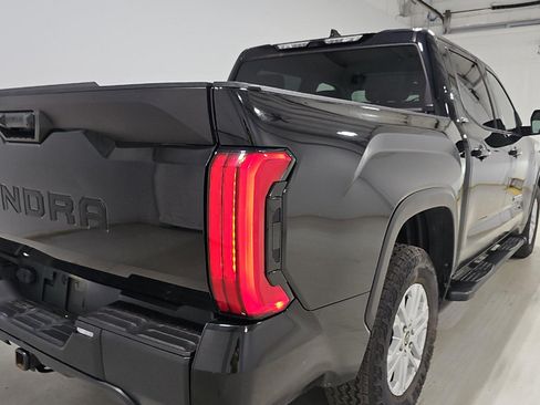 Used 2022 Toyota Tundra SR5 w/ SR5 Premium Package RWD image 5
