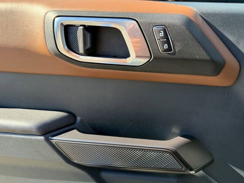 Used 2024 Ford Bronco Outer Banks image 11