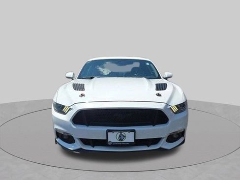 Used 2017 Ford Mustang GT RWD image 2