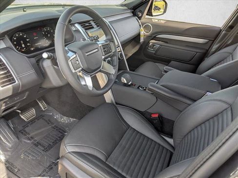 Used 2025 Land Rover Discovery Dynamic SE AWD/4WD image 10