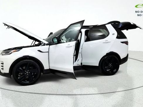 Used 2023 Land Rover Discovery Metropolitan Edition AWD/4WD image 14