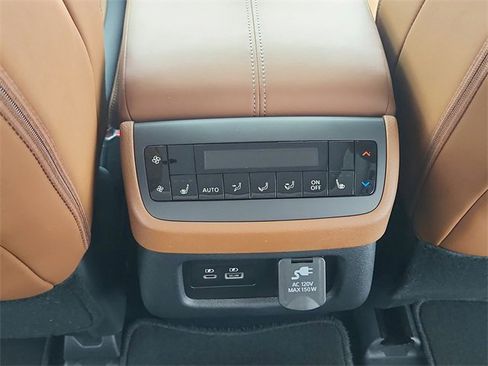 Used 2025 Nissan Pathfinder Platinum w/ Black Appearance Package image 44