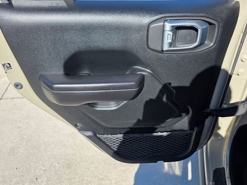 Used 2020 Jeep Gladiator Rubicon w/ Trailer Tow Package image 20